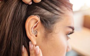 چه کسانی باید ارزیابی شنوایی انجام دهند؟